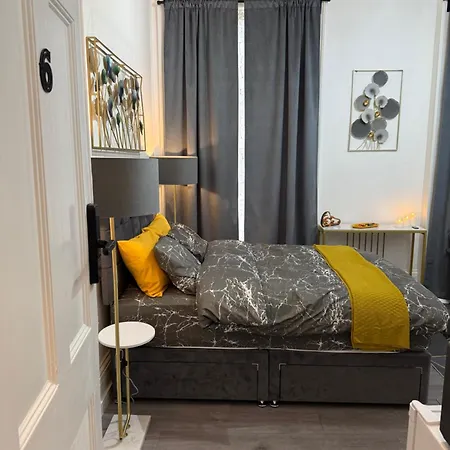 Luxury Studio In Victoria, 7 Minutes Walk To Victoria Station, Room 6